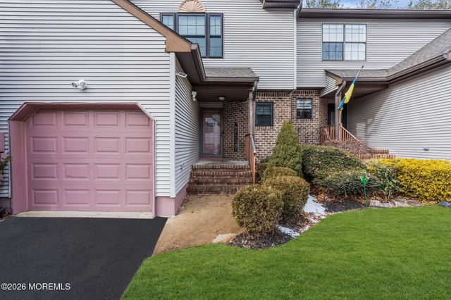 324 Oak Knoll Drive, Englishtown, NJ 07726