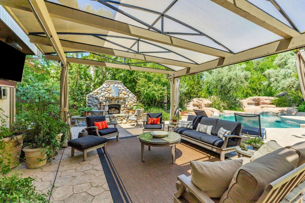 11575 Splitrock Ct, Gold River, CA 95670