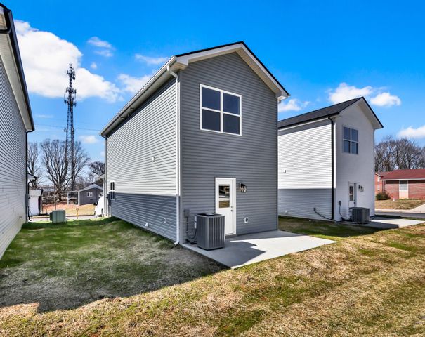 205 Robert St, Clarksville, TN 37040