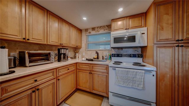 2753 VINDALE ROAD, Tavares, FL 32778
