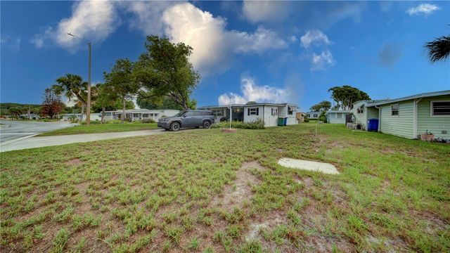2753 VINDALE ROAD, Tavares, FL 32778