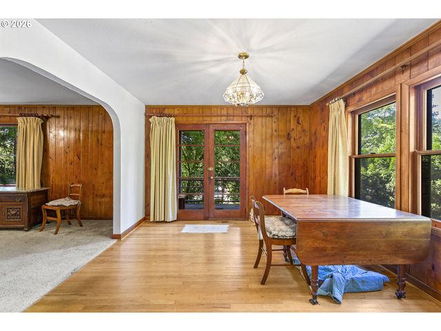 18300 BRYANT Rd, Lake Oswego, OR 97034