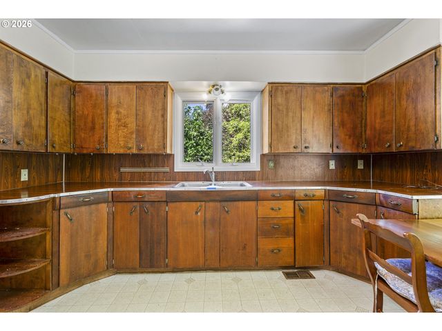18300 BRYANT Rd, Lake Oswego, OR 97034