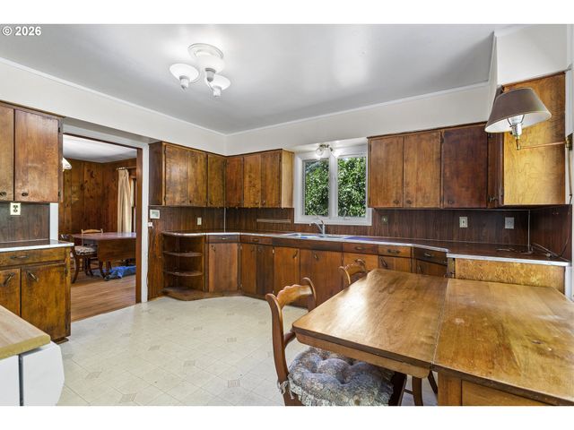 18300 BRYANT Rd, Lake Oswego, OR 97034
