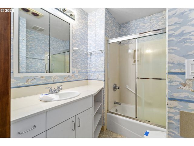 18300 BRYANT Rd, Lake Oswego, OR 97034