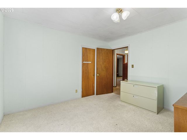 18300 BRYANT Rd, Lake Oswego, OR 97034