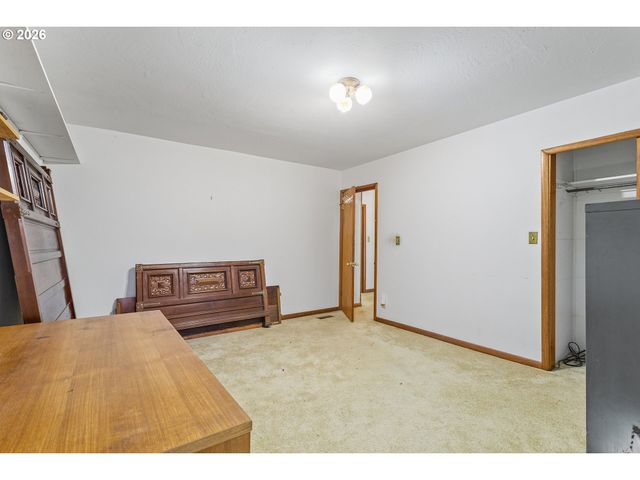 18300 BRYANT Rd, Lake Oswego, OR 97034