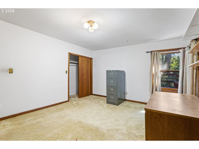 18300 BRYANT Rd, Lake Oswego, OR 97034