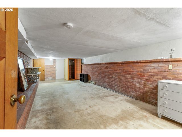 18300 BRYANT Rd, Lake Oswego, OR 97034