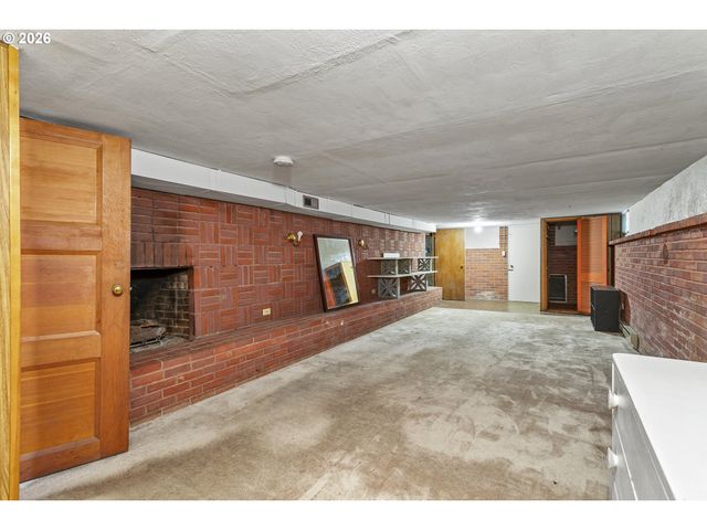18300 BRYANT Rd, Lake Oswego, OR 97034