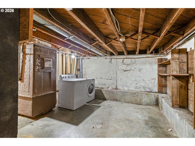18300 BRYANT Rd, Lake Oswego, OR 97034