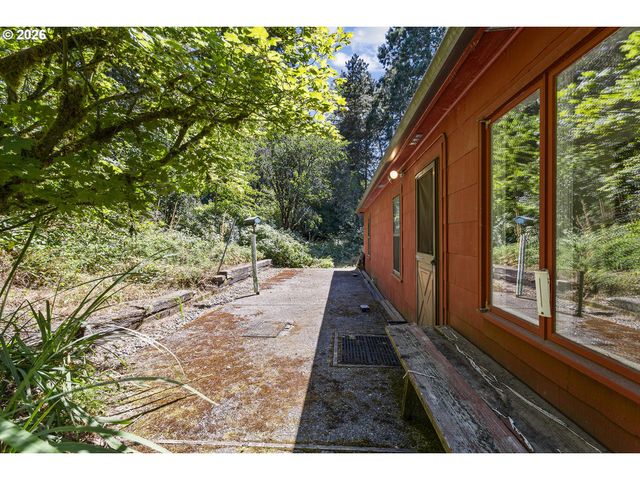 18300 BRYANT Rd, Lake Oswego, OR 97034