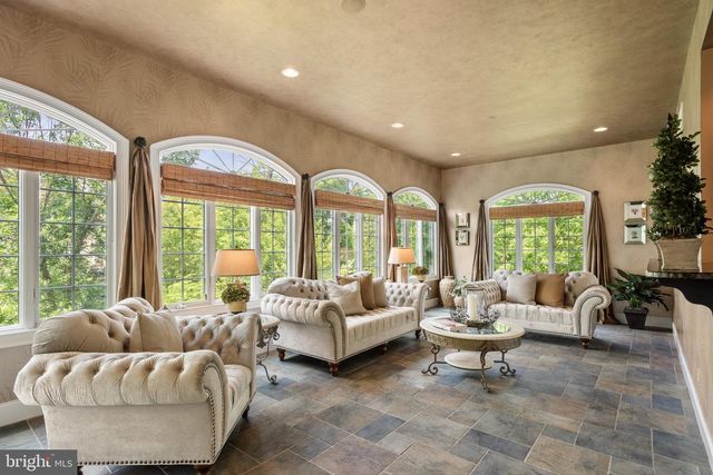 9 GOLDFINCH CIR, Phoenixville, PA 19460