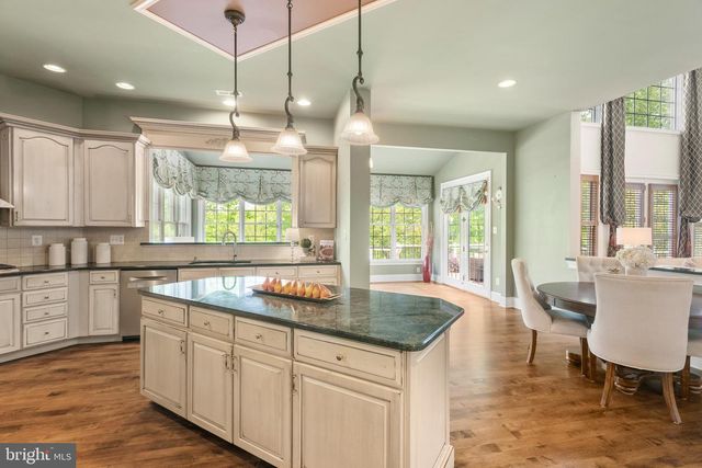 9 GOLDFINCH CIR, Phoenixville, PA 19460