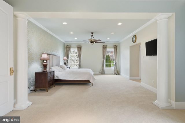 9 GOLDFINCH CIR, Phoenixville, PA 19460
