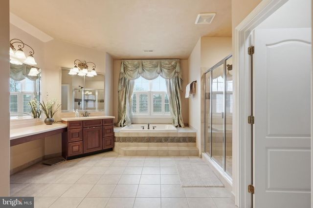 9 GOLDFINCH CIR, Phoenixville, PA 19460