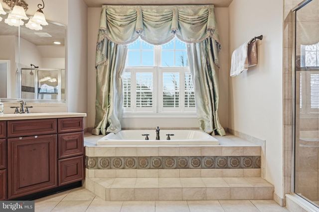 9 GOLDFINCH CIR, Phoenixville, PA 19460