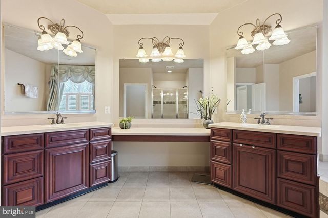 9 GOLDFINCH CIR, Phoenixville, PA 19460