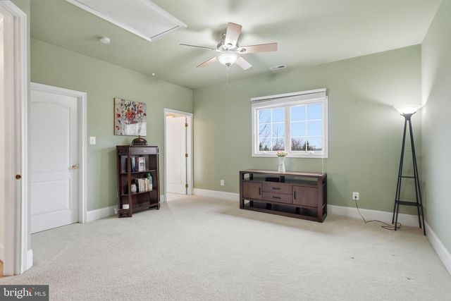 9 GOLDFINCH CIR, Phoenixville, PA 19460