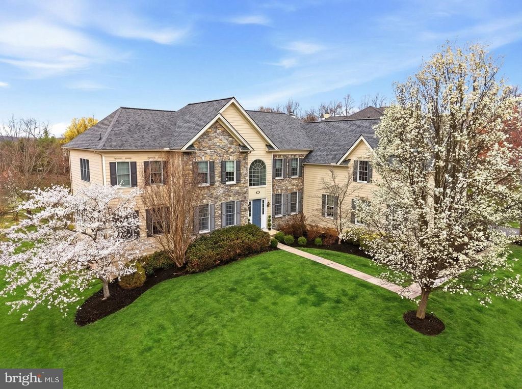 9 GOLDFINCH CIR, Phoenixville, PA 19460