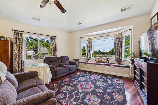 128 Park Avenue, Blue Lake, CA 95525