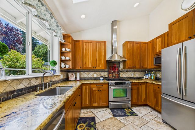 128 Park Avenue, Blue Lake, CA 95525