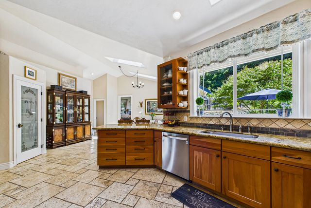 128 Park Avenue, Blue Lake, CA 95525