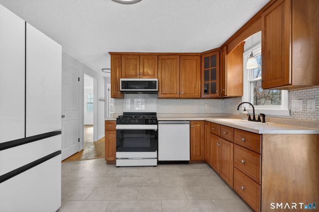 27 Checkerberry Lane 27, Glastonbury, CT 06033