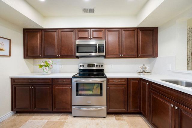 130 Desert Falls Drive E, Palm Desert, CA 92211