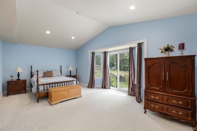 1045 Clara Street, Commerce Charter Township, MI 48390