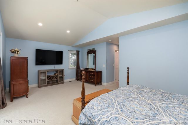 1045 Clara Street, Commerce Charter Township, MI 48390