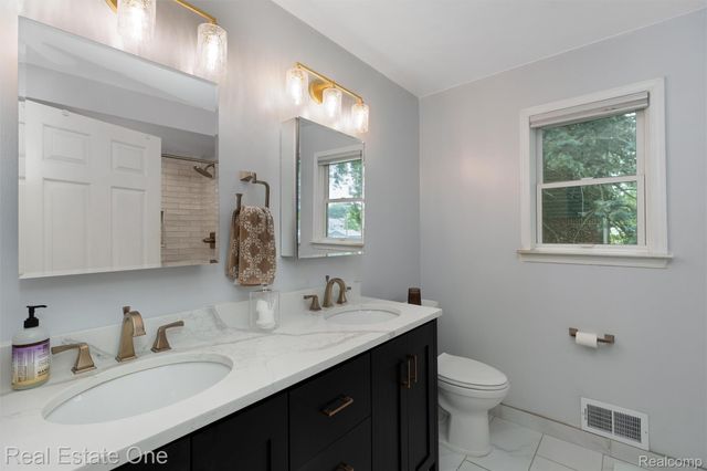 1045 Clara Street, Commerce Charter Township, MI 48390