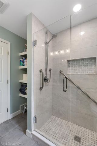 1045 Clara Street, Commerce Charter Township, MI 48390