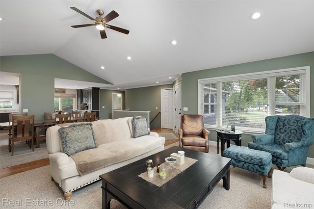 1045 Clara Street, Commerce Charter Township, MI 48390