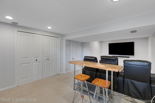 1045 Clara Street, Commerce Charter Township, MI 48390