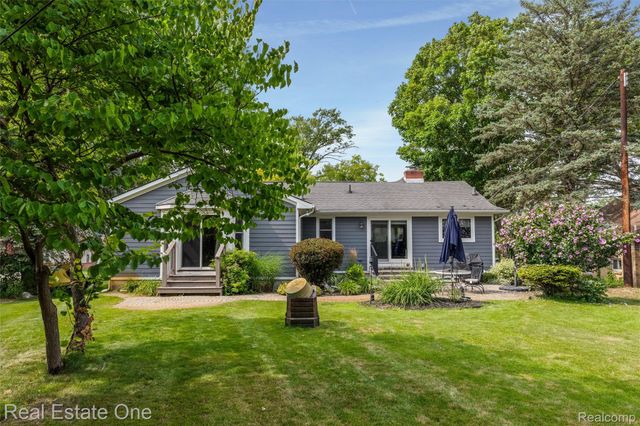 1045 Clara Street, Commerce Charter Township, MI 48390