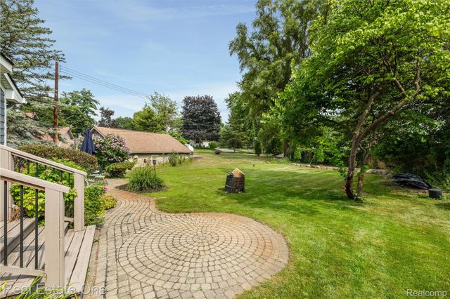 1045 Clara Street, Commerce Charter Township, MI 48390