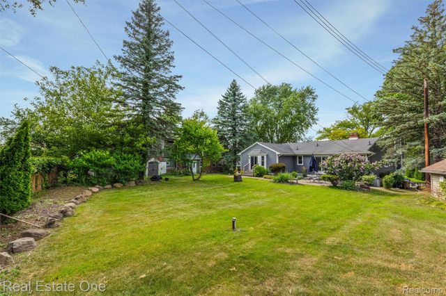 1045 Clara Street, Commerce Charter Township, MI 48390