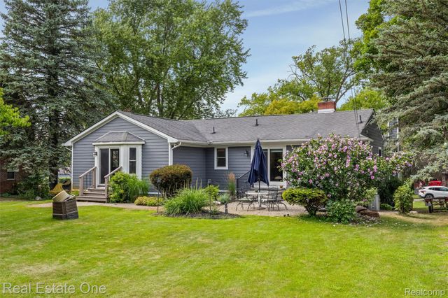 1045 Clara Street, Commerce Charter Township, MI 48390