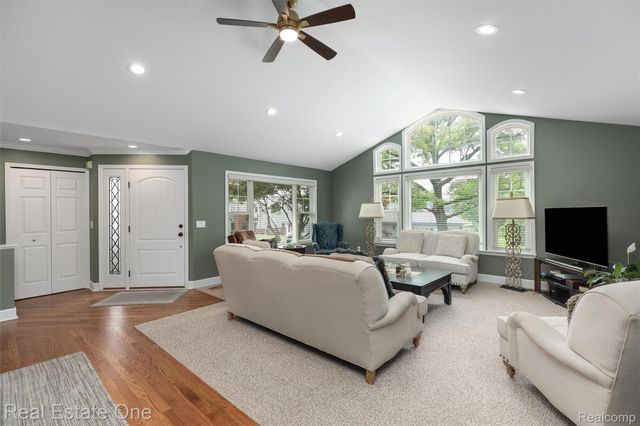 1045 Clara Street, Commerce Charter Township, MI 48390