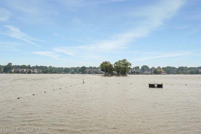 1045 Clara Street, Commerce Charter Township, MI 48390