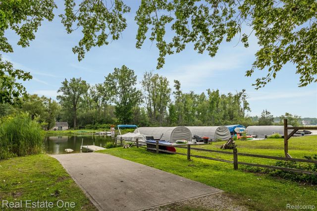 1045 Clara Street, Commerce Charter Township, MI 48390