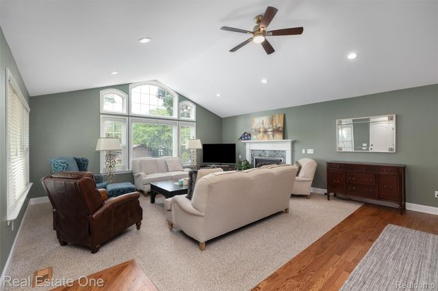 1045 Clara Street, Commerce Charter Township, MI 48390