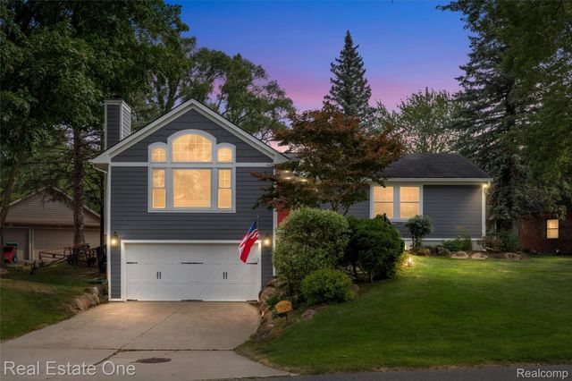 1045 Clara Street, Commerce Charter Township, MI 48390