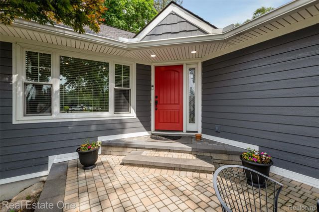 1045 Clara Street, Commerce Charter Township, MI 48390