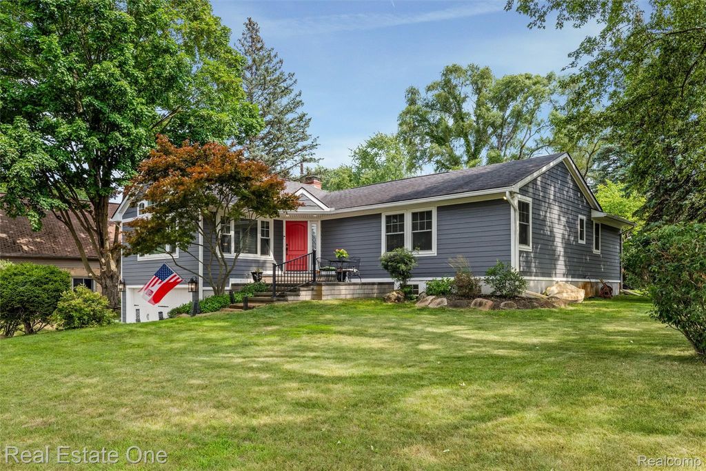 1045 Clara Street, Commerce Charter Township, MI 48390