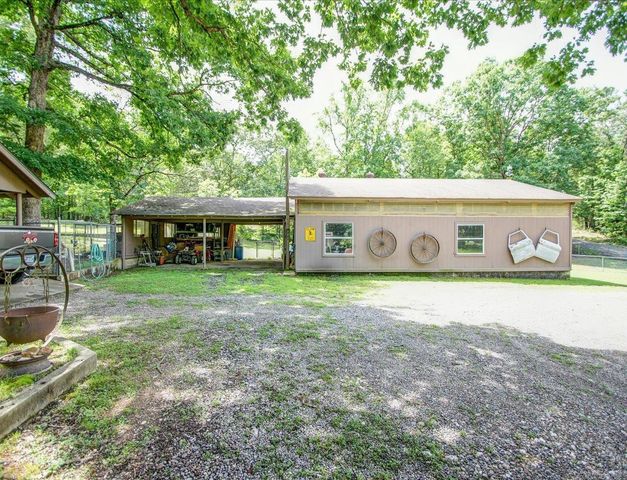 32 Cinnamon Lane, Mount Ida, AR 71957