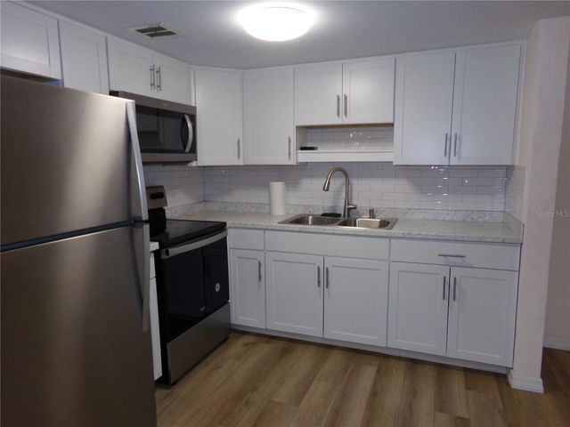 2042 AUSTRALIA WAY W 18, Clearwater, FL 33763