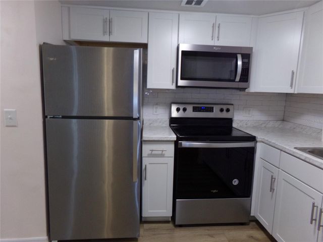2042 AUSTRALIA WAY W 18, Clearwater, FL 33763