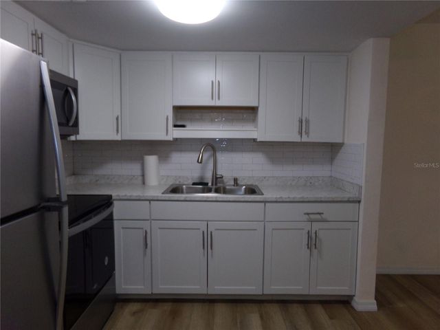 2042 AUSTRALIA WAY W 18, Clearwater, FL 33763